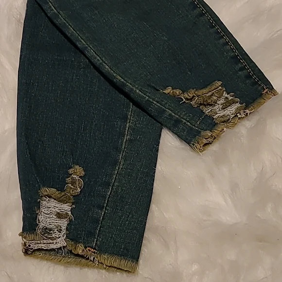 Distressed Jean's - Picture 6 of 6